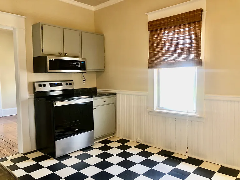 112 N Bruffey St — Photo 13