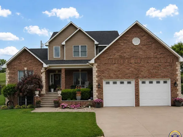 2421 Twin Lakes Dr, Emporia, KS 66801