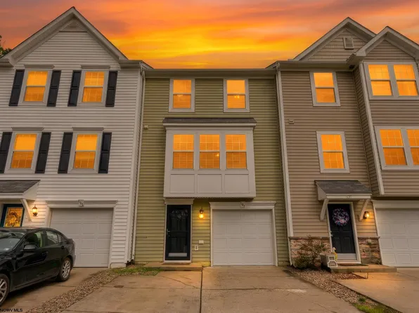 107 Pine Ln, Morgantown, WV 26508