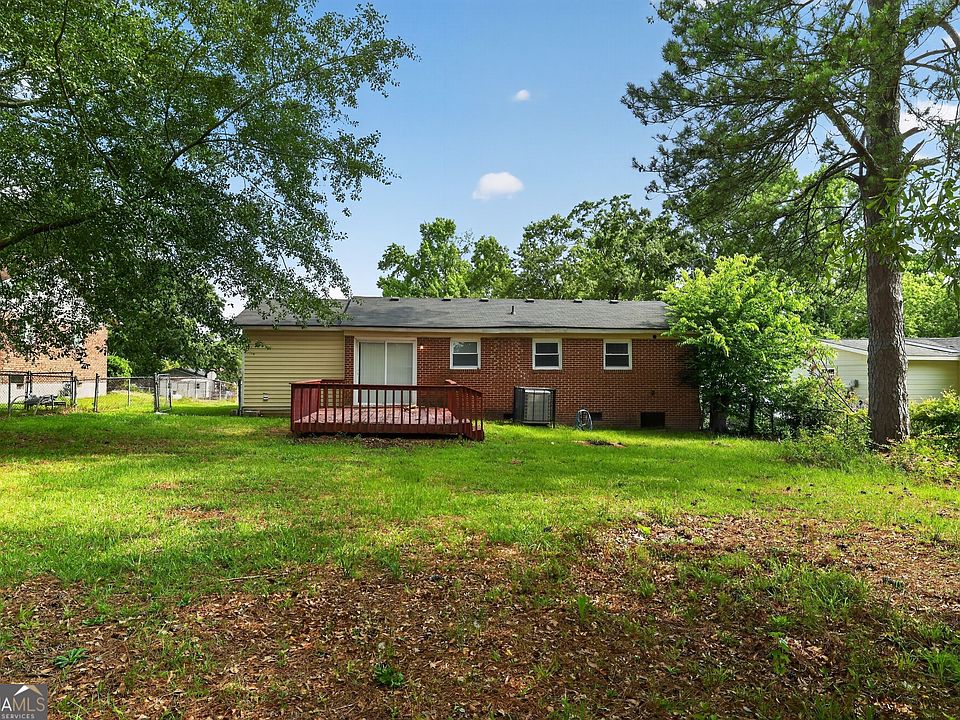4th image of 1714 Apple Valley Dr