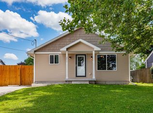 2211 E 38th St, Des Moines, IA 50317