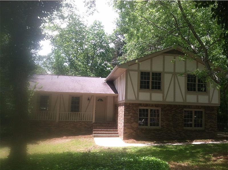 1st image of 2877 Ravenwood Dr