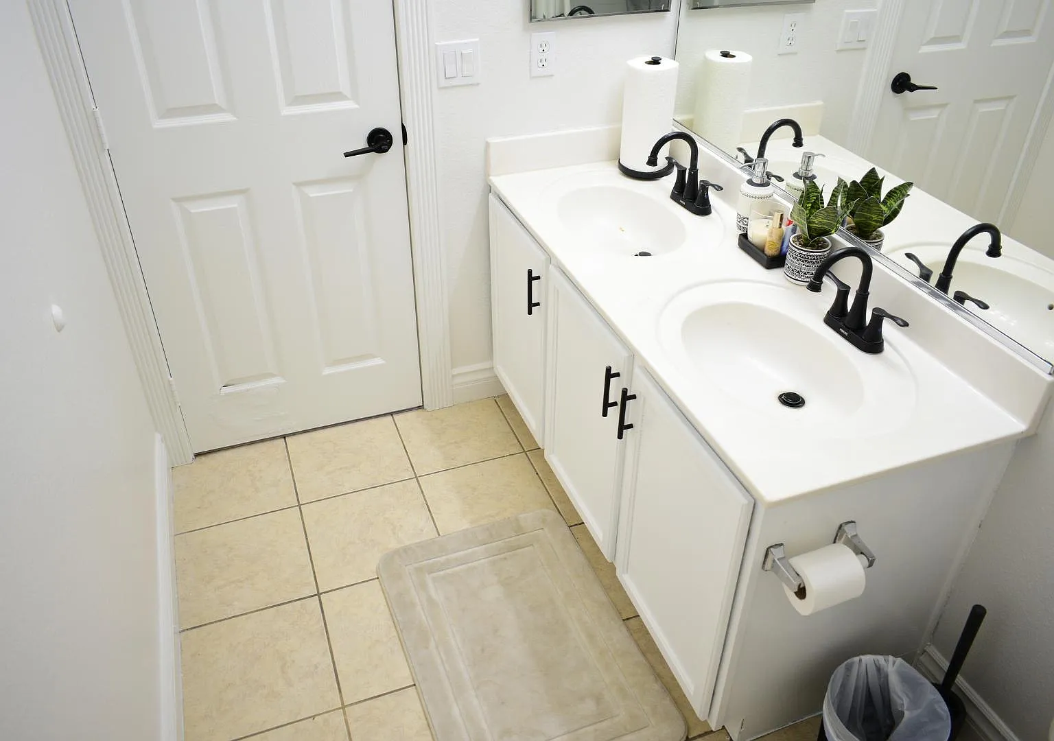 3 bed, 3.0 bath, 2100 sqft, $910 — Photo 3