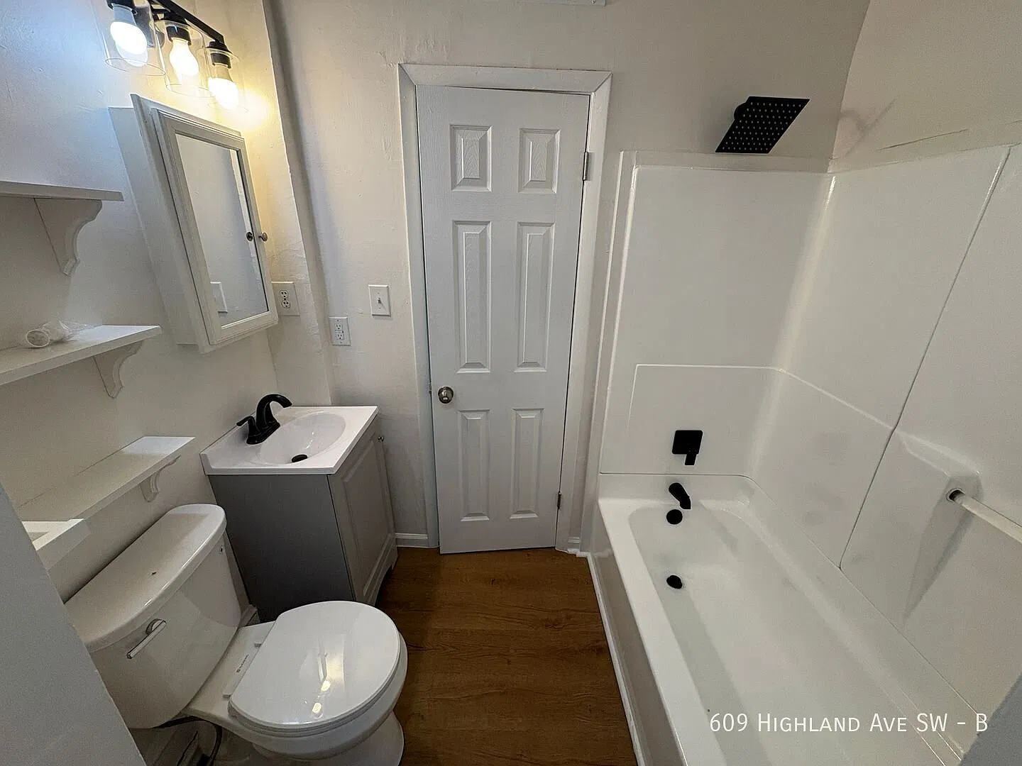 1 Bedroom 1 Bath Apartment Ready For You! — Photo 2