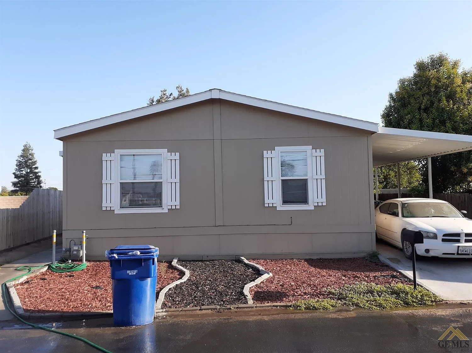 189 Kings Ln photo 1