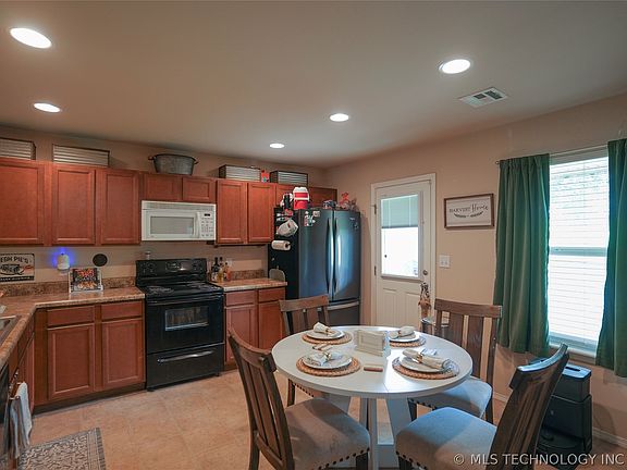 5th image of 23121 Bessie Blvd