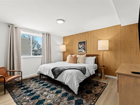 3905 Crooks Rd, Royal Oak, MI