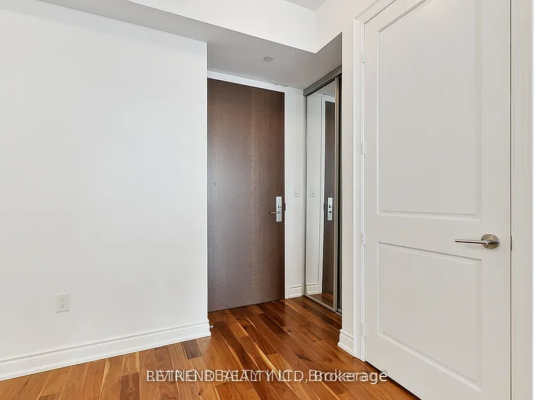 388 Yonge St #6505 — Photo 13