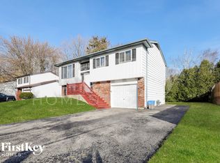 136 Pacific Ln, Bolingbrook, IL 60440