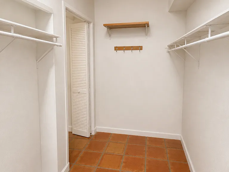 Master closet 2