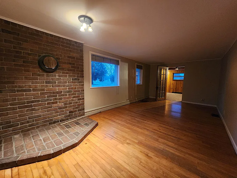 5550 Midland Rd — Photo 2