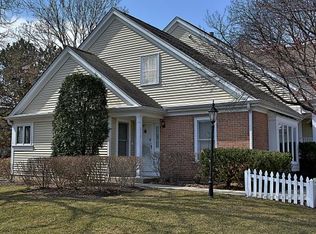 313 Country Club Dr, Prospect Heights, IL 60070