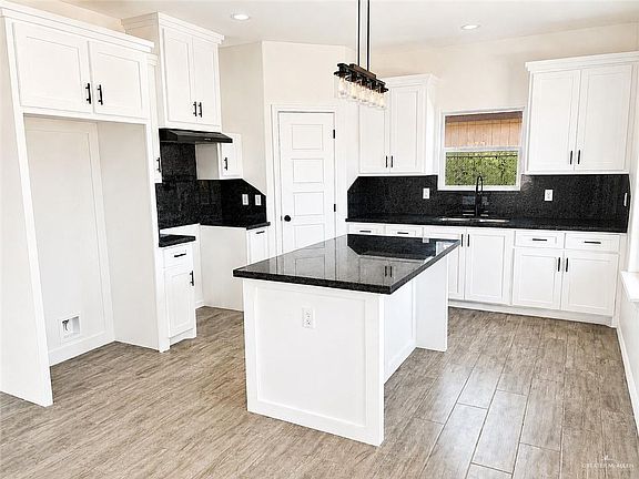 5th image of 406 W Kohala Ave