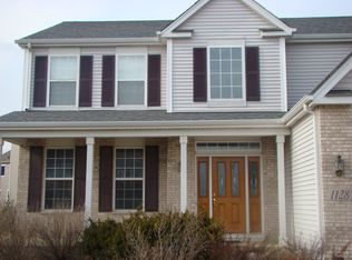 1128 Dorr Dr, Sugar Grove, IL 60554