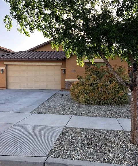 802 S 112th Ave — Photo 2