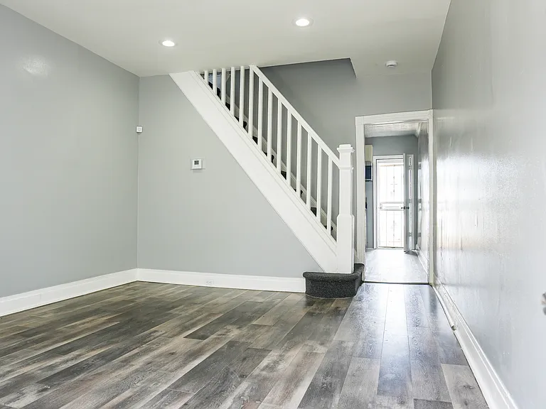 3534 E Fairmount Ave — Photo 1