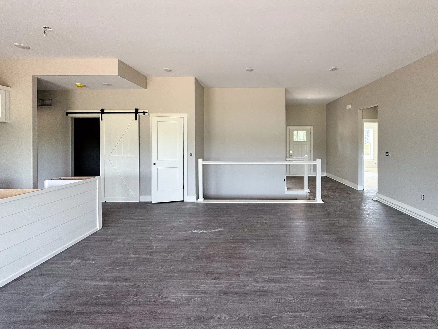 3 bed, 1916 sqft, $2,695 — Photo 3