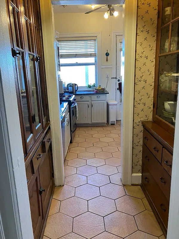 3 bed, 2000 sqft, $3,000 — Photo 2