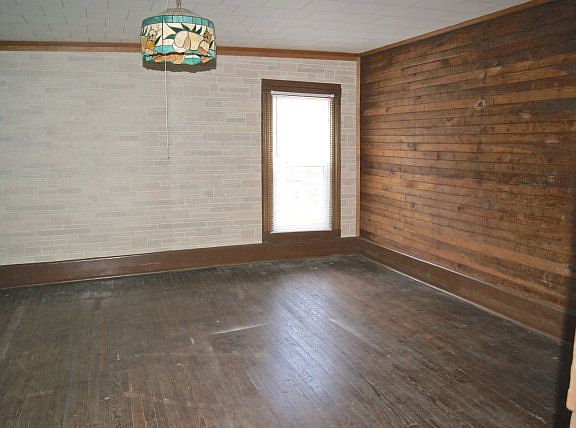 3rd image of 108 Minor St
