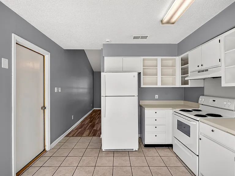12 Belfair Dr — Photo 15