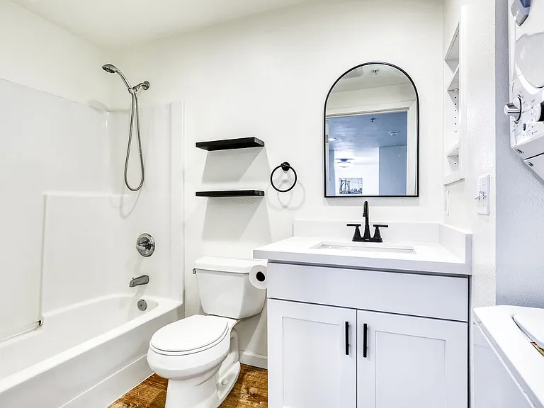 425 Vine St #318 — Photo 8