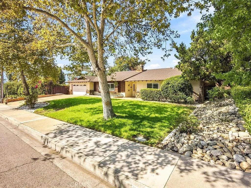 4 bed, 2280 sqft, $5,000 — Photo 3