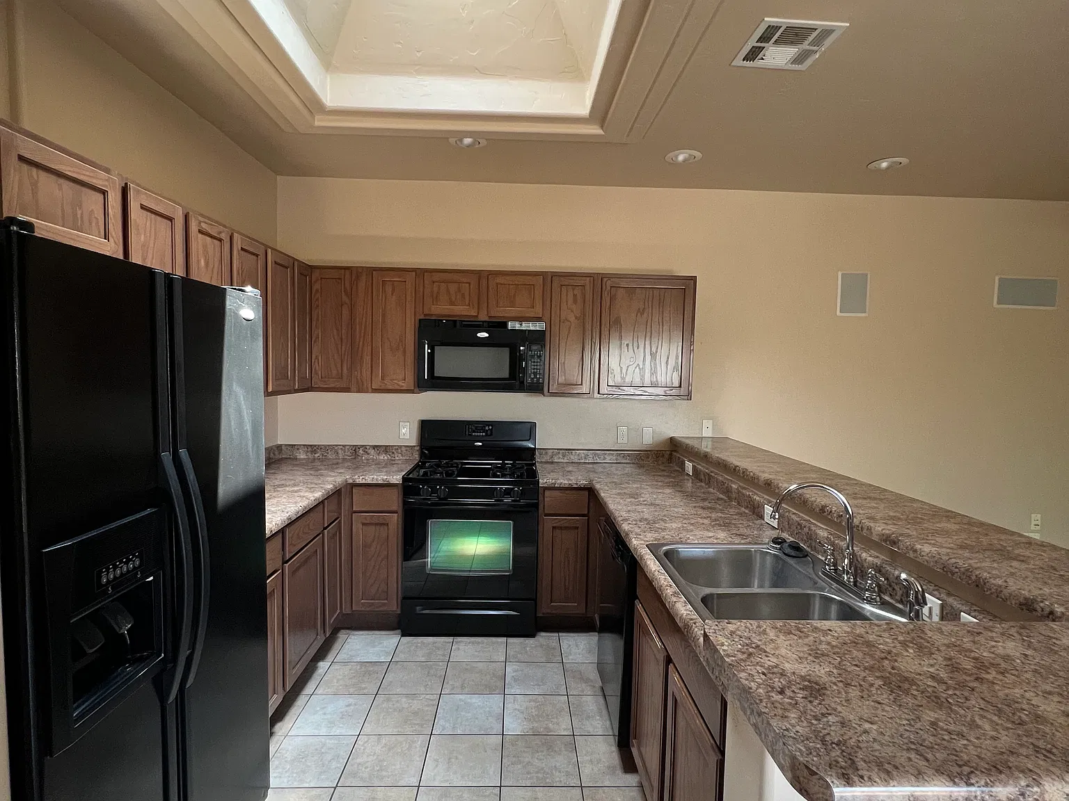 2 bed, 1145 sqft, $1,600 — Photo 3