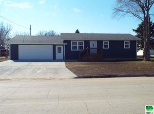 216 11th St W, Sibley, IA 51249