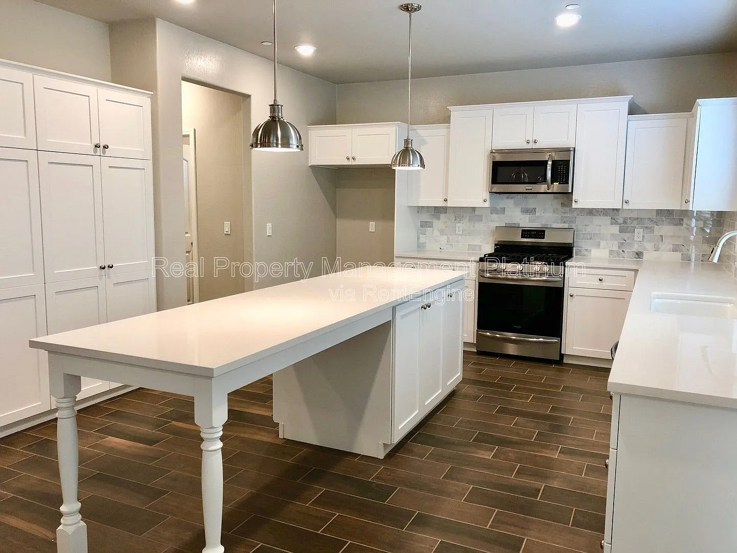 4 bed, 2.5 bath, 2088 sqft, $2,600 — Photo 1