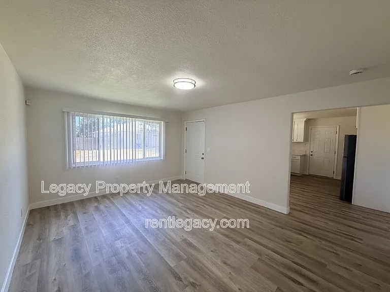3805 32nd Ave — Photo 8