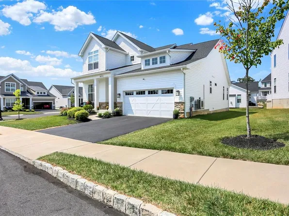 1814 Stang Dr, Allentown, PA 18104