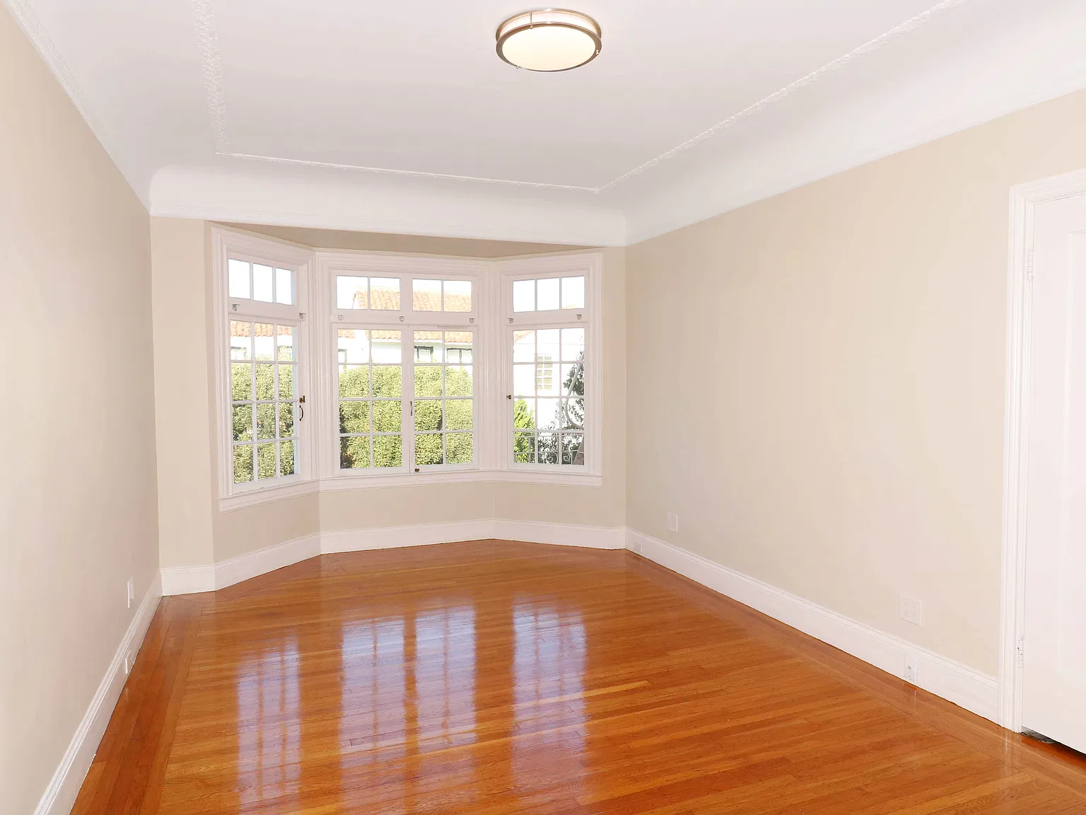 Studio, 600 sqft, $4,600 — Photo 3