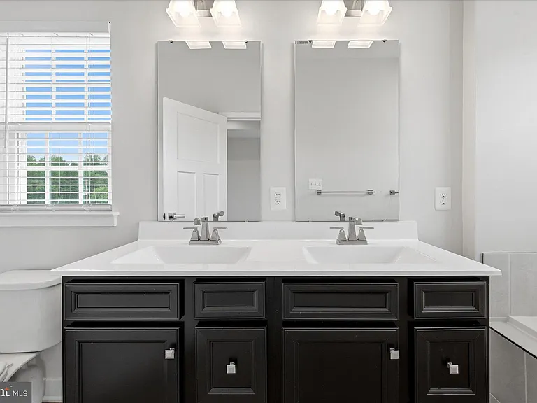 1550 Adamson Way — Photo 34