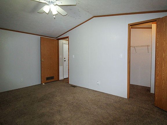5th image of 429 Dove St
