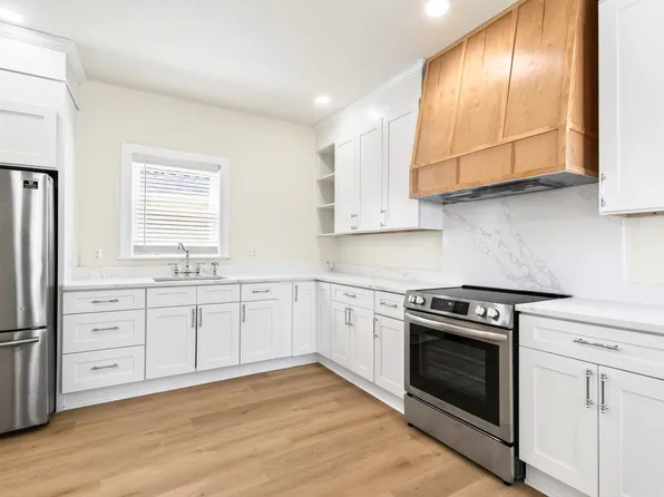 (undisclosed Address), Lowell, MA 01854