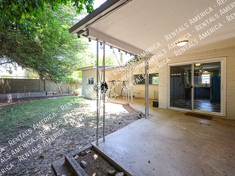 708 E 2nd St — Photo 29
