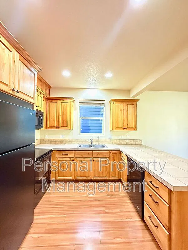3 bed, 2.5 bath, 1349 sqft, $2,295 — Photo 4