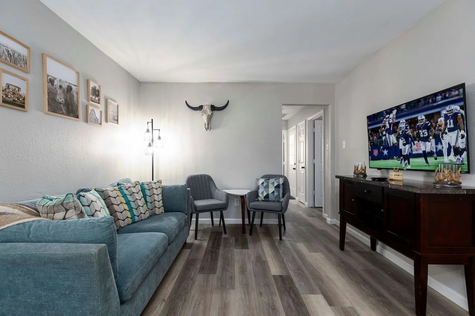 2 bed, 1.0 bath, 9224 sqft, $2,389 — Photo 1