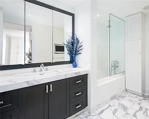 Sold by R New York | media 11