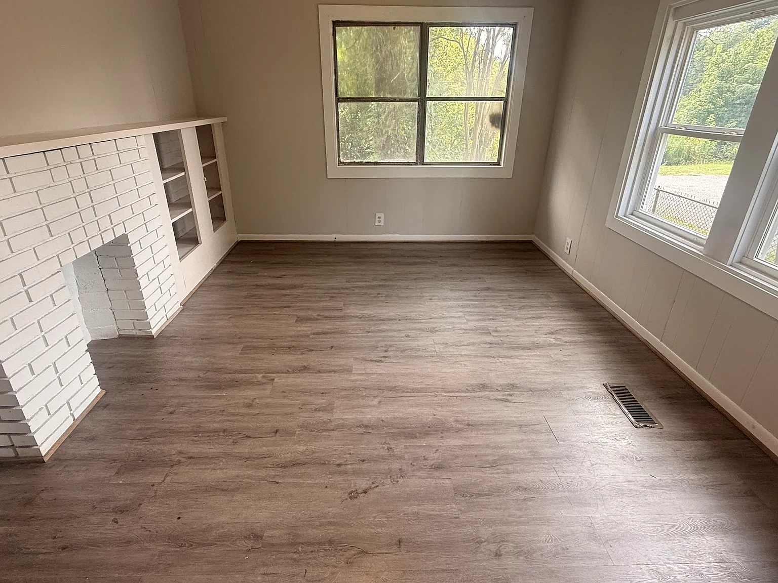 3 bed, 1077 sqft, $1,200 — Photo 2