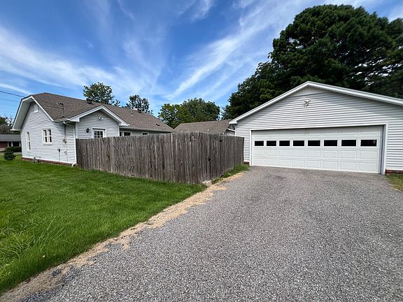 4th image of 1641 Farmer Ave
