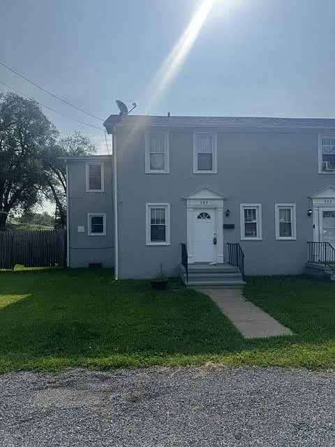 3 bed, 1.0 bath, 1500 sqft, $1,795 — Photo 1