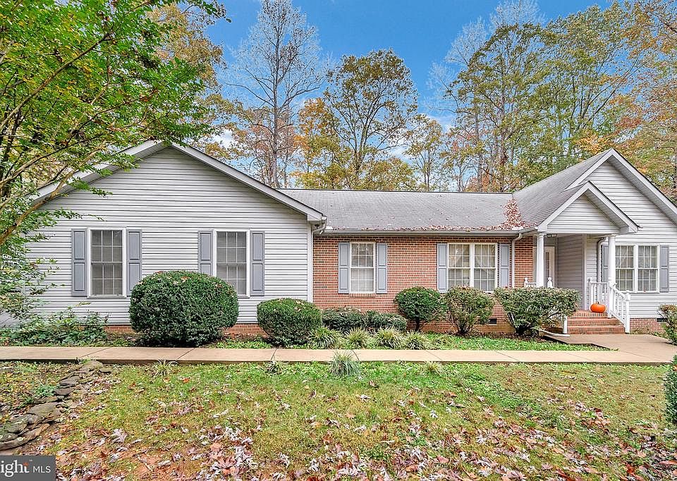 come experience 126 Tall Pines Avenue