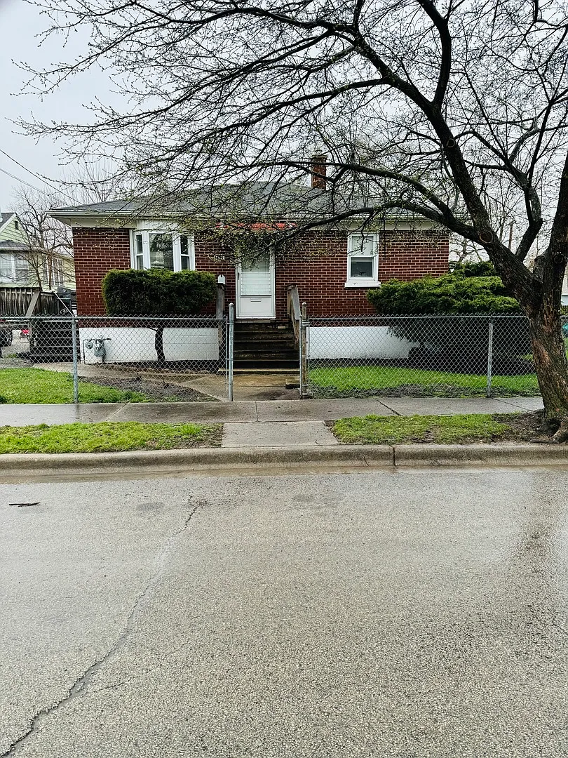 262 Ohio St photo 1