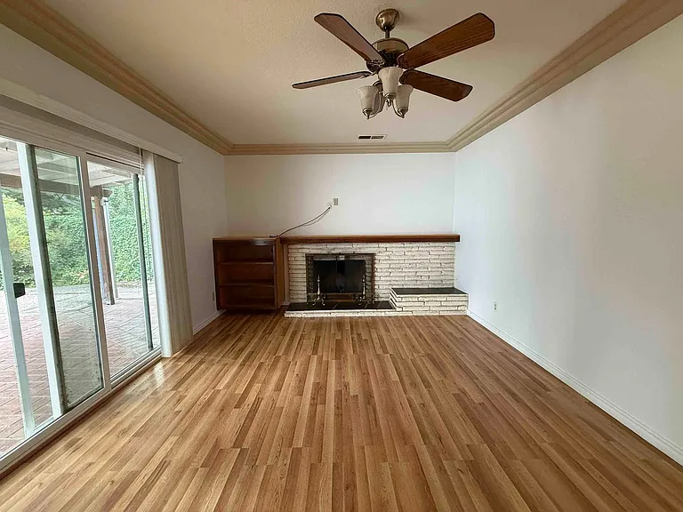 153 Waterglen Cir — Photo 7