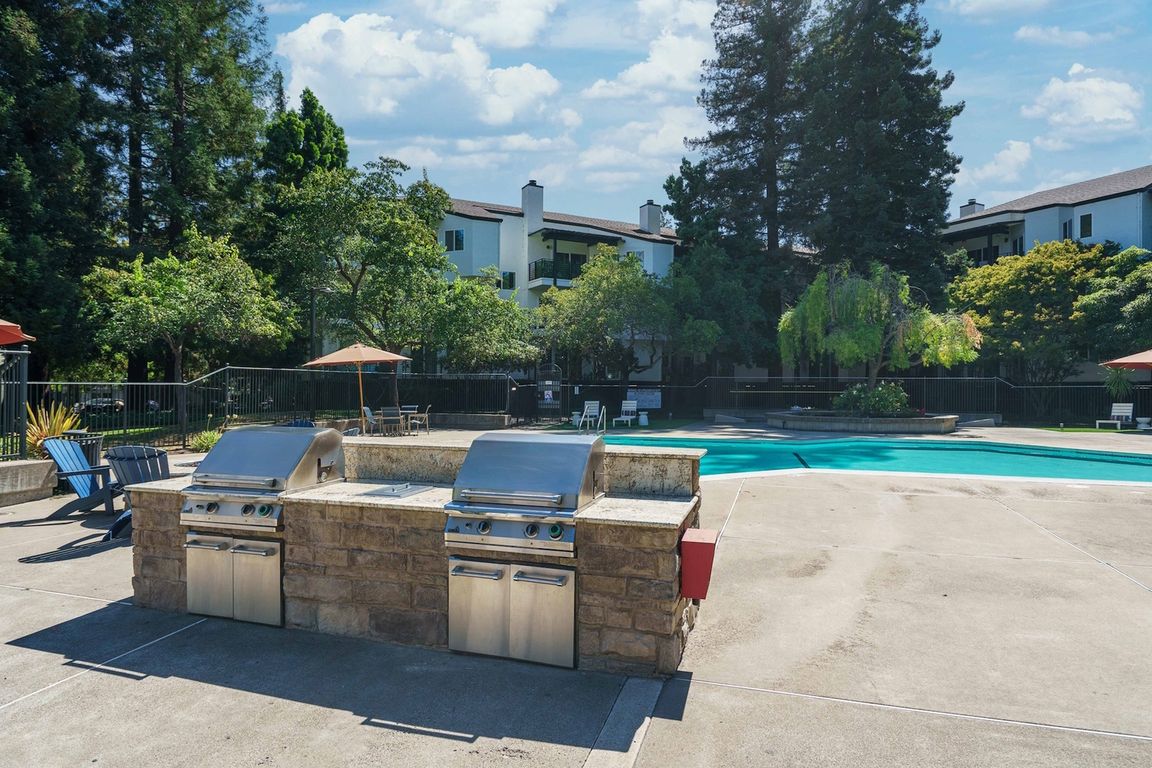 Grill | Creekwood | Apartments For Rent In Hayward CA