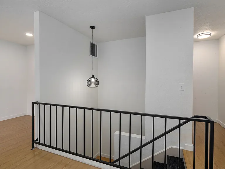 2025 E Battlefield Rd — Photo 23