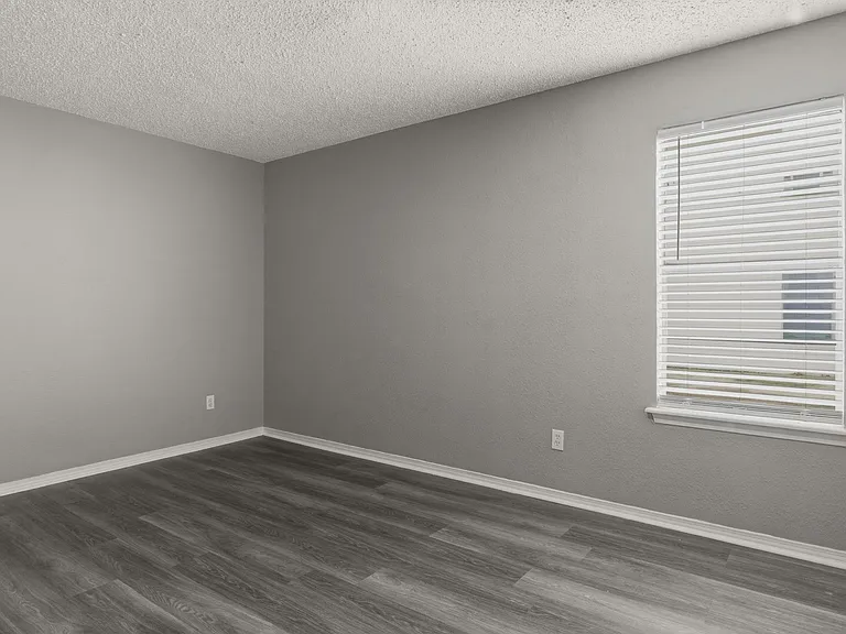 Timberwood Apartments — Photo 15