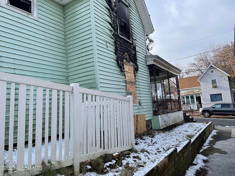 3rd image of 21 Bloomingdale Avenue