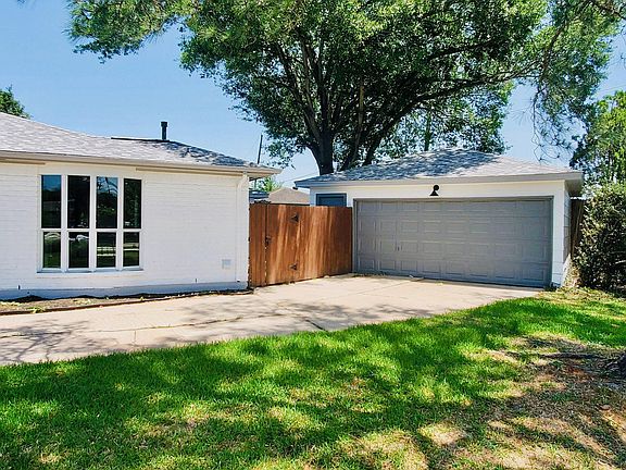 3rd image of 11623 Brook Meadows Ln